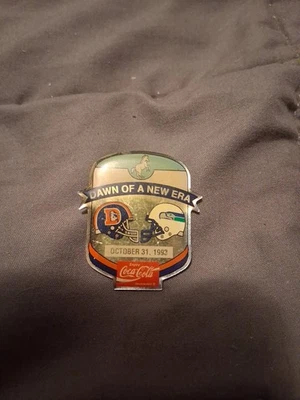 Prendedor Coca-Cola 1993 Denver Broncos 7-11 #2 de 12 VS Seattle Seahawks Foto 1 de 2