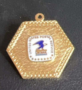 VINTAGE USPS GOLD TONE PENTAGONAL PIN US POST OFFICE!! - Picture 1 of 3