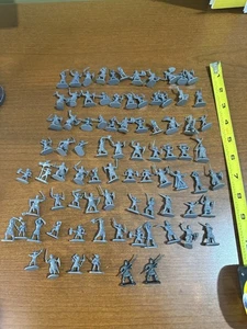 Konvolut (83) kleine Plastikfiguren  - Bild 1 von 10