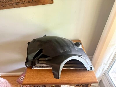 Forro de para-lama genuíno 2001-2007 Mercedes-Benz 203-884-06-22 - Imagem 1 de 4