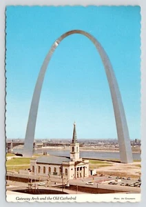 Old Cathedral & Gateway Arch to the West St Louis Missouri VTG 1970 UNP Postcard - Picture 1 of 2