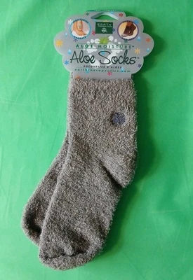 NEW Earth Therapeutics Aloe Moisture Aloe Socks Foot Therapy Grey Color 1 Pair - Image 1 of 4