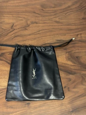 Bolso de Belleza Yves Saint Laurent YSL Bolso con Cordón 9.5"x9.5" Negro Dorado Logo NUEVO Foto 1 de 4