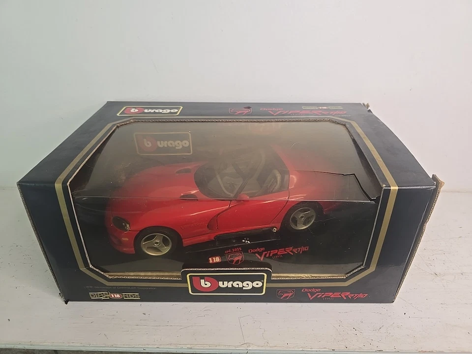 BBURAGO 1/18 SCALE 1992 DODGE VIPER RT/10!!! RED WITH GRAY COD. 3025 - Image 1 of 4