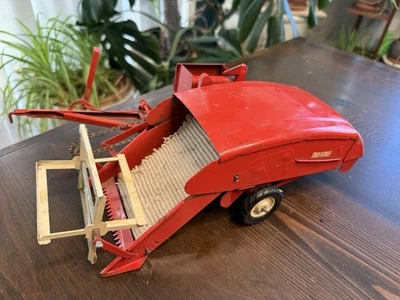 Vintage Pressed Steel Tru-Scale 1/16 Model Combine by Carter 1950's Works - Image 1 of 4