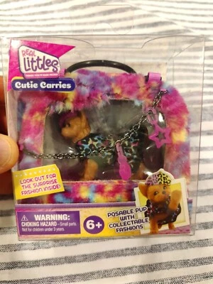 Real Littles Cutie Carries Fuzzy Rainbow Carrier Yorkshire Terrier 2022 NUEVO Foto 1 de 4