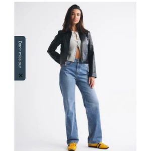 Pantalones de mezclilla holgados de tiro bajo Abercrombie Fitch The 90s lavado claro talla 26 Curvy Love - Imagen 1 de 15