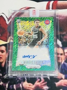 2023-24 Panini Prizm Deca Marcus Sasser Verde Brillo/25 Automático Novato RC Sellado - Imagen 1 de 3