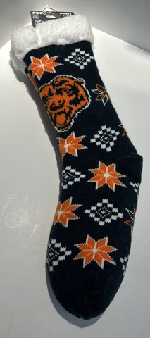Non Slip Bottoms NEW Chicago Bears Womens 6-10, Men’s 5-9 Footy Slippers NFL Cover