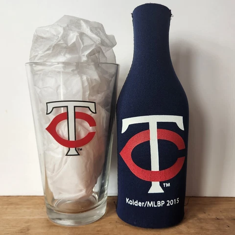 Minnesota Twins Budweiser Game Time 16 oz Pint Glass & Neoprene Bottle Koozie Cover