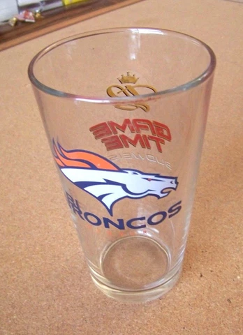 Budweiser crown B logo Game Time Denver Broncos glass pint size Cover