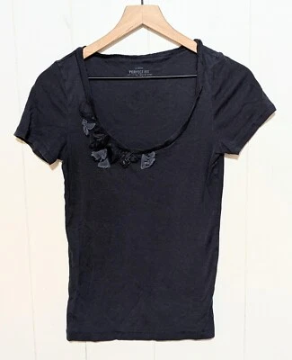 Camiseta J Crew Ajuste Perfecto Para Mujer M Negra Flor Adornada Cuello Redondo Top Foto 1 de 4