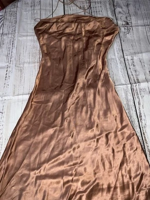 Vestido Anna October Dasha espalda baja marrón chocolate grande satinado fiesta elegante (280) Foto 1 de 4