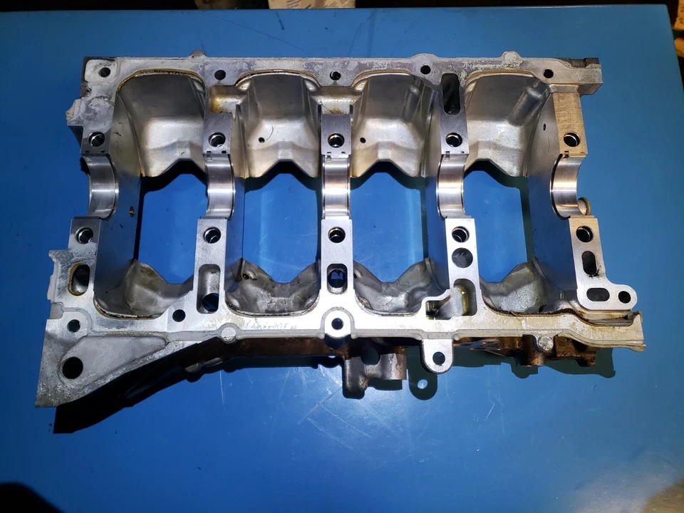 MAZDA 3 2014 2015 2016 2,0 L cárter de aceite fabricante de equipos originales 16 k millas Foto 1 de 4