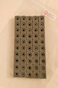 Maths Link Cubes Neu 50er-Pack dunkelgrau 2 cmx2 cmx2 cm (zur Herstellung von Zahlenblöcken) - Bild 1 von 3