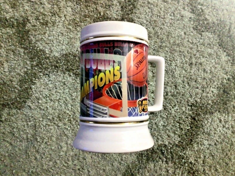 Chicago Bulls 1998 NBA Champions Beige Stein Mug with Gold Trims Cover