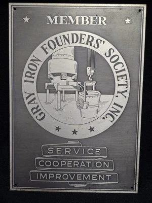 Letrero de metal de colección Chevrolet Motor Company gris hierro fundición Saginaw MI 10"x7" @3 Foto 1 de 4