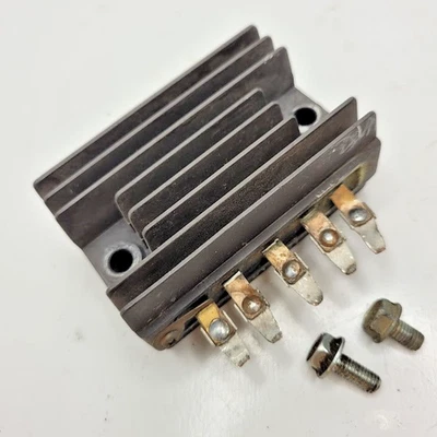 Rectificador regulador de voltaje de encendido Honda Gold Wing GL1000 1975-1979 FABRICANTE DE EQUIPOS ORIGINALES Foto 1 de 4