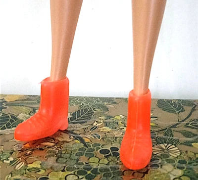 B419 - BARBIE / SKIPPER 90s stivaletti scarpe arancione neon plastica - Immagine 1 di 3