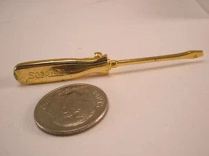 Snap-On Standard Screw Driver Vintage Lapel Pin mechanic carpenter tools u56 - Picture 1 of 4