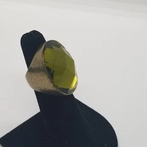 messingfarbener Ring mit großem grünen facettierten Strass Gr. 5 - Bild 1 von 5