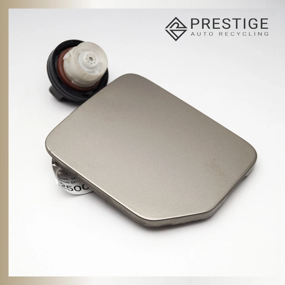 Cubierta de pestillo de tapa de puerta de llenado de combustible Nissan Titan 2004-2011 marrón 93870-7S231 OEM Foto 1 de 3