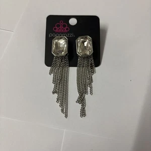 Paparazzi Earrings - Picture 1 of 1