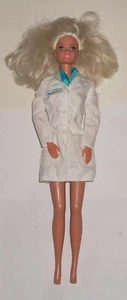 1997 Mattel Dentist Barbie DDS Talking Doll Electronic Talks - Picture 1 of 2