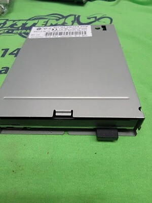 Unidad de disquete interna ALPS 3,5 1,44 MB - DF354H040A - SIN BISEL - IBM 76H6094 Foto 1 de 3