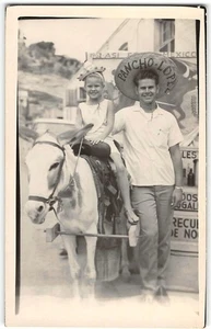 RPPC Girl & Dad with Donkey Mexico Tijuana? Echtfoto 1961 Vintage Postkarte - Bild 1 von 2