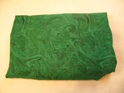 Novo~Verde Escuro com Redemoinho Preto~Tecido de Algodão 42" por 7 Jardas~Acolchoamento~Artesanato - Imagem 1 de 3