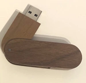 USB Stick # 3 aus Massivholz Nussbaum 16 GB - Bild 1 von 2