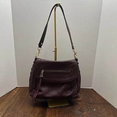 Bolso de Hombro Convertible Aimee Kestenberg - Quinta Avenida - Ciruela Color Borgoña Foto 1 de 4