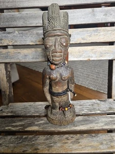 SCHÖNE VINTAGE YORUBA MENSCHEN HOLZ STATUE EINER IBEJI WEIBLICHEN FIGUR - NIGERIA - Bild 1 von 5