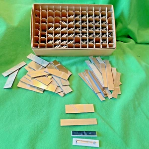 Lotto di 140 NUOVI Distintivi Gravoply 0,5 X 2"" Spuntati Vuoti per Incisione e Barre d'Oro - Foto 1 di 5