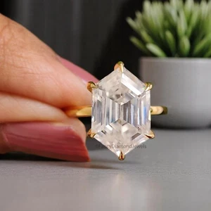 4.45 CT Hexagon Brilliant Cut Moissanite Engagement Ring Hidden Halo Set Ring - Bild 1 von 10