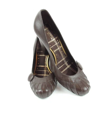 Zapatos BCBG Niñas Marrón Botón Tacones Sin Cordones Talla 8.5 Foto 1 de 4