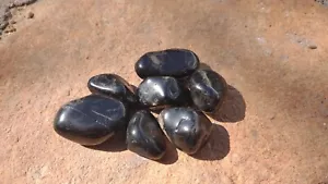 Una piedra de ónix negra caída pulida natural de 1" sin tintes equilibrio de determinación - Imagen 1 de 2
