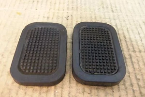 2 NOS OEM FORD CORTINA LOTUS GT TRANSIT MK1 MK2 GUMMIPEDALAUFLAGEN # 68BB-2454-AA - Bild 1 von 4