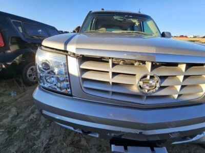 Used Washer Fluid Reservoir fits: 2005 Cadillac Escalade w/rear wiper opt C25 Gr - Image 1 of 4