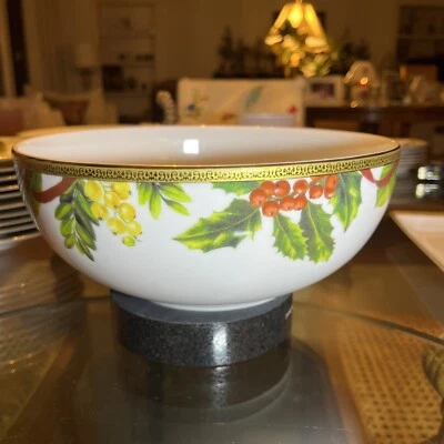 Модная сервировочная чаша Macys Charter Club с золотым тиснением ободком Holly & Berry - Изображение 1 из 4