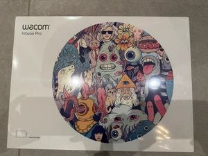Wacom Intuos Pro großes Grafiktablett schwarz (PTH-860-N) BRANDNEU  - Bild 1 von 4