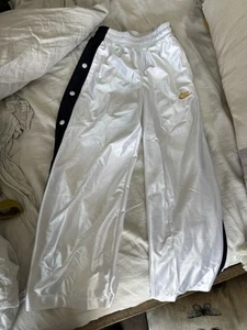Nike XS Sporthose weiß mit schwarzen Druckknöpfen am Bein! Neu ohne Etikett! Damen - Bild 1 von 8