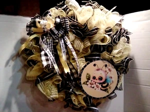 Bumble Bee Beautiful 24 Inch Deco Mesh Wreath. - Picture 1 of 5