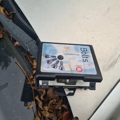 Vauxhall  Locking Wheel Nut SET Corsa C Astra H Zafira A,B Tigra Meriva 17mm (6) - Image 1 of 3