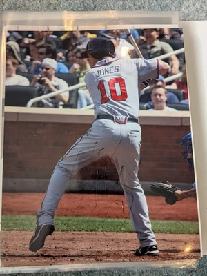 CHIPPER JONES SIGNED AUTOGRAPHED 8X10 BRAVES LEGEND HOF 2018 1999 NL MVP #1 PICK - Image 1 of 4