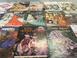 Lot Of 17 Leisure Arts Vintage Mixed Craft Books - Picture 1 of 16