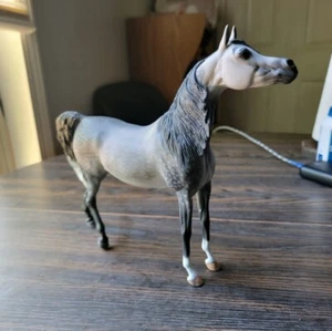 Custom Painted Beautiful Grey Breyer Horse - Bild 1 von 2