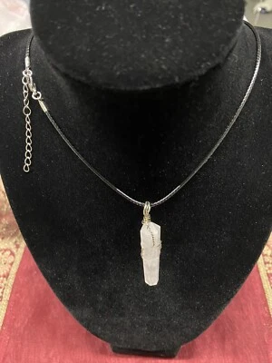 Collares colgantes de cuarzo rosa envueltos en alambre cadena de cuero Foto 1 de 4