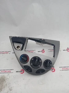 Ford Focus 2002, Front Console AC Panel 98AB-A046A04-AEW, 2M5XA047A04AAW - Picture 1 of 9
